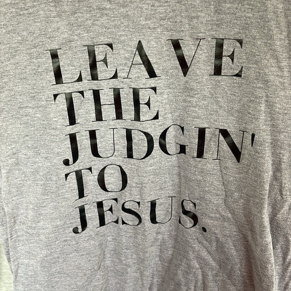 LEAVE THE JUDGIN’ TO JESUS size women Small gray t shirt with black lettering. - Picture 2 of 5